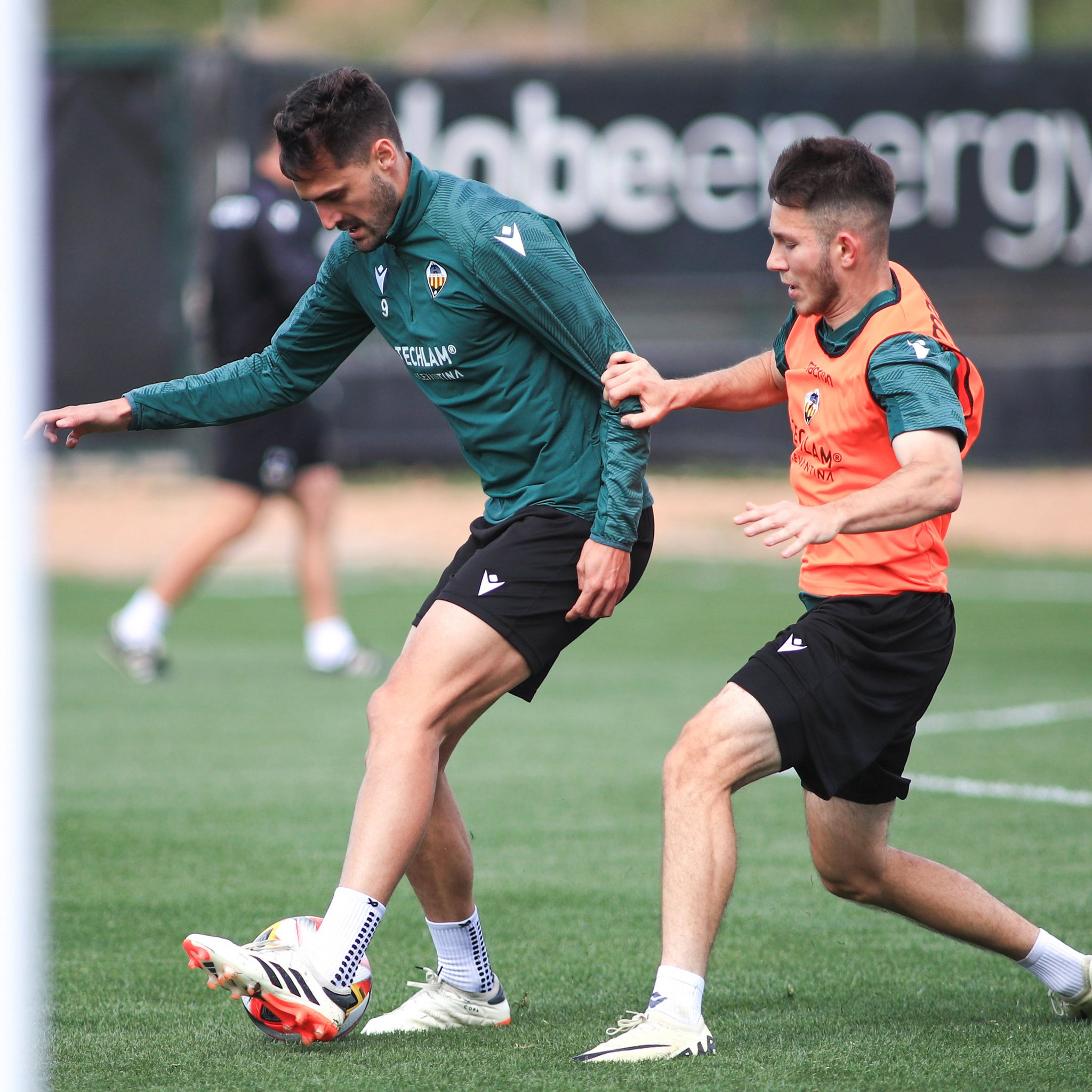 De Miguel, junto a Iosifov. Foto: CD Castellón