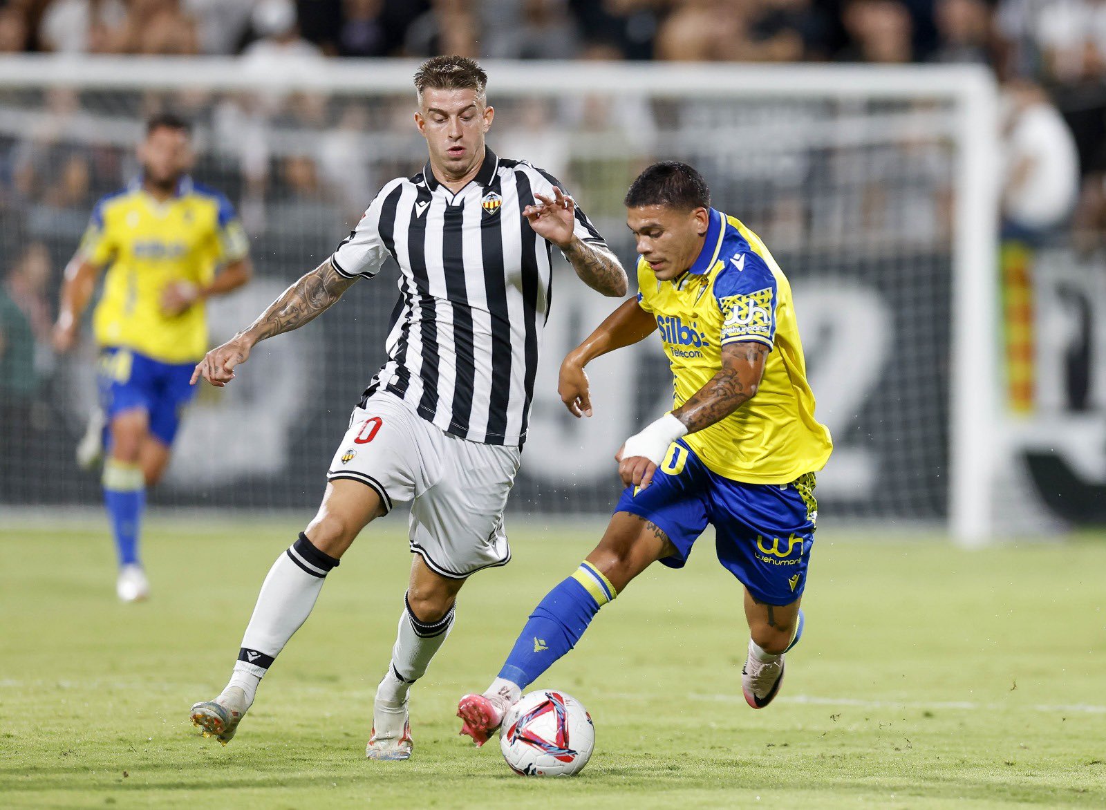 El Castellón tropieza ante un Cádiz efectivo (1-3)