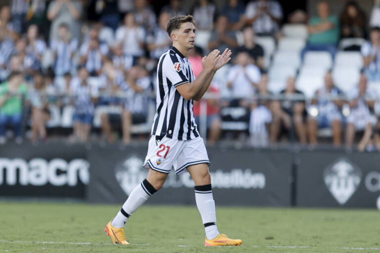 Álex Calatrava devolviendo los aplausos en el Sky Fi Castalia. Foto: Carme Ripollés